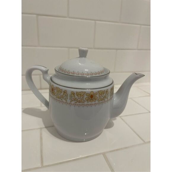 Small Vintage Teapot - Picture 3 of 6